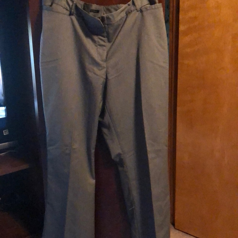 Women’s pants by Worthington